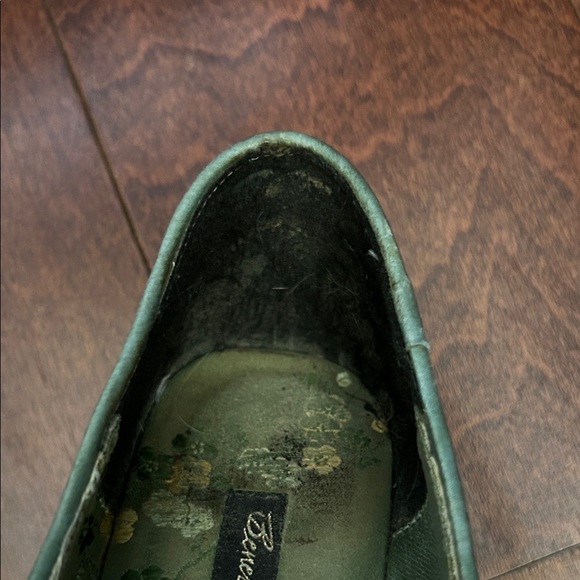 Beverly Feldman, Black Floral Embroidered Flats, Size 5.5 - Picture 16 of 16